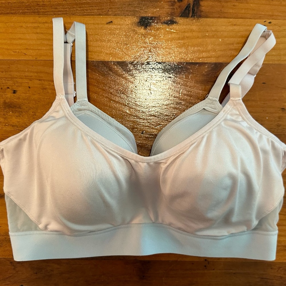 Natori Sports Bra. Size 36DD. Cream & Gray. Great condition.